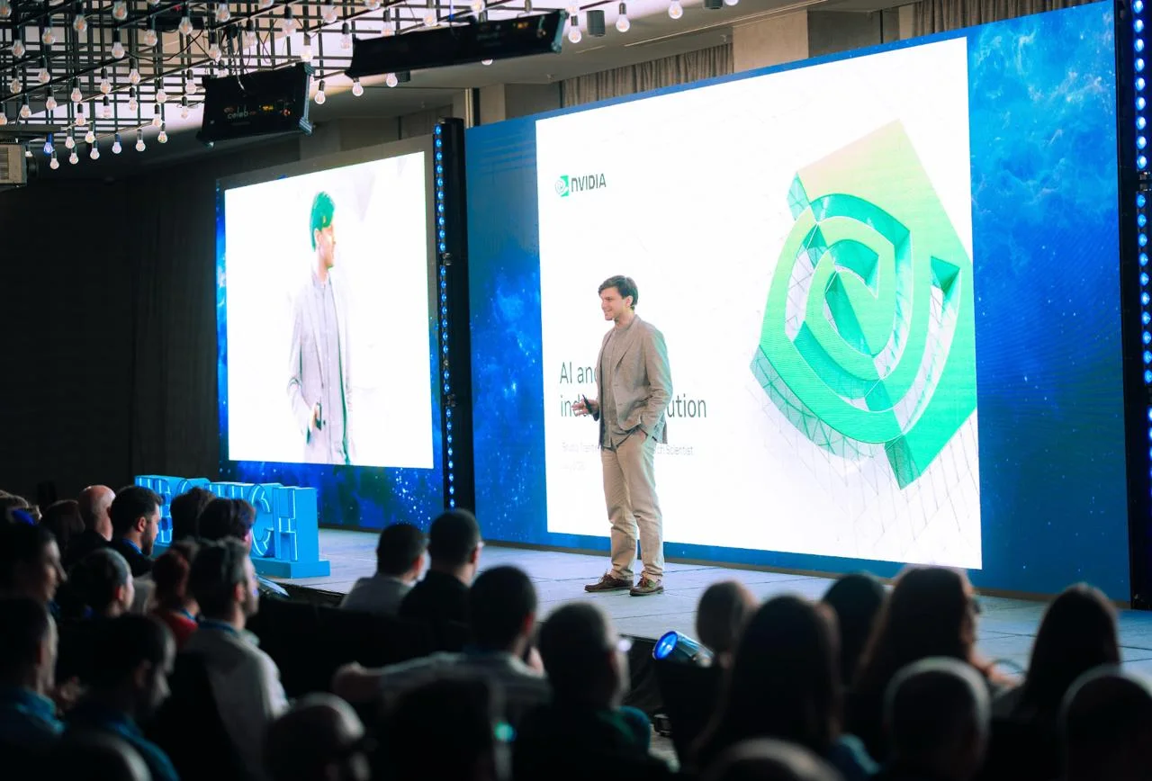 Bruno Trentini presenting AI infrastructure and applications